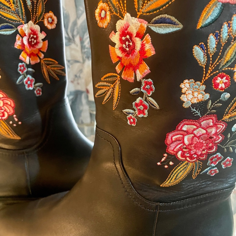 🤩 Johnny Was Bianca Black Tall Shaft Boots with Floral Embroidery. Size 10. - Picture 7 of 8